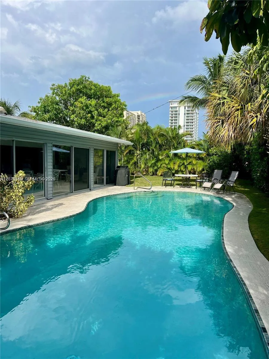1241 Manor Dr, Singer Island, FL 33404