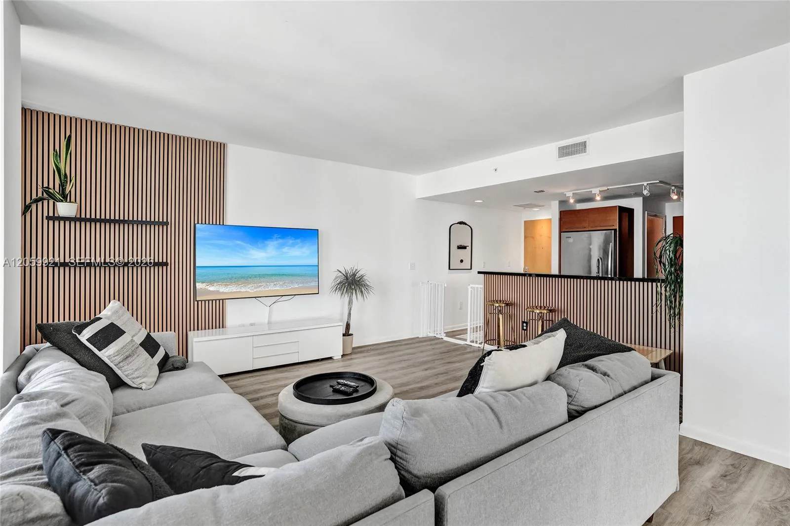 244 Biscayne Blvd # 3409, Miami, FL 33132 photo 2