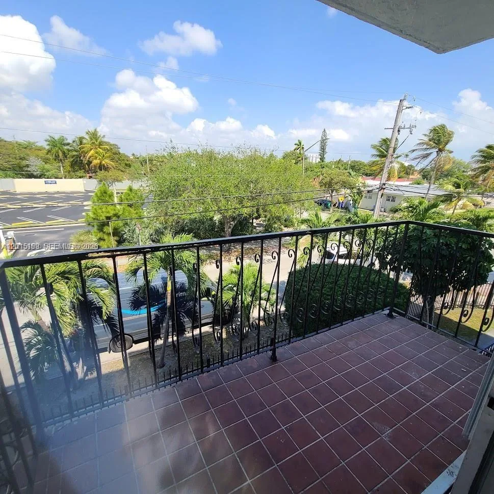 2500 SW 6th St # 303, Miami, FL 33135 photo 2