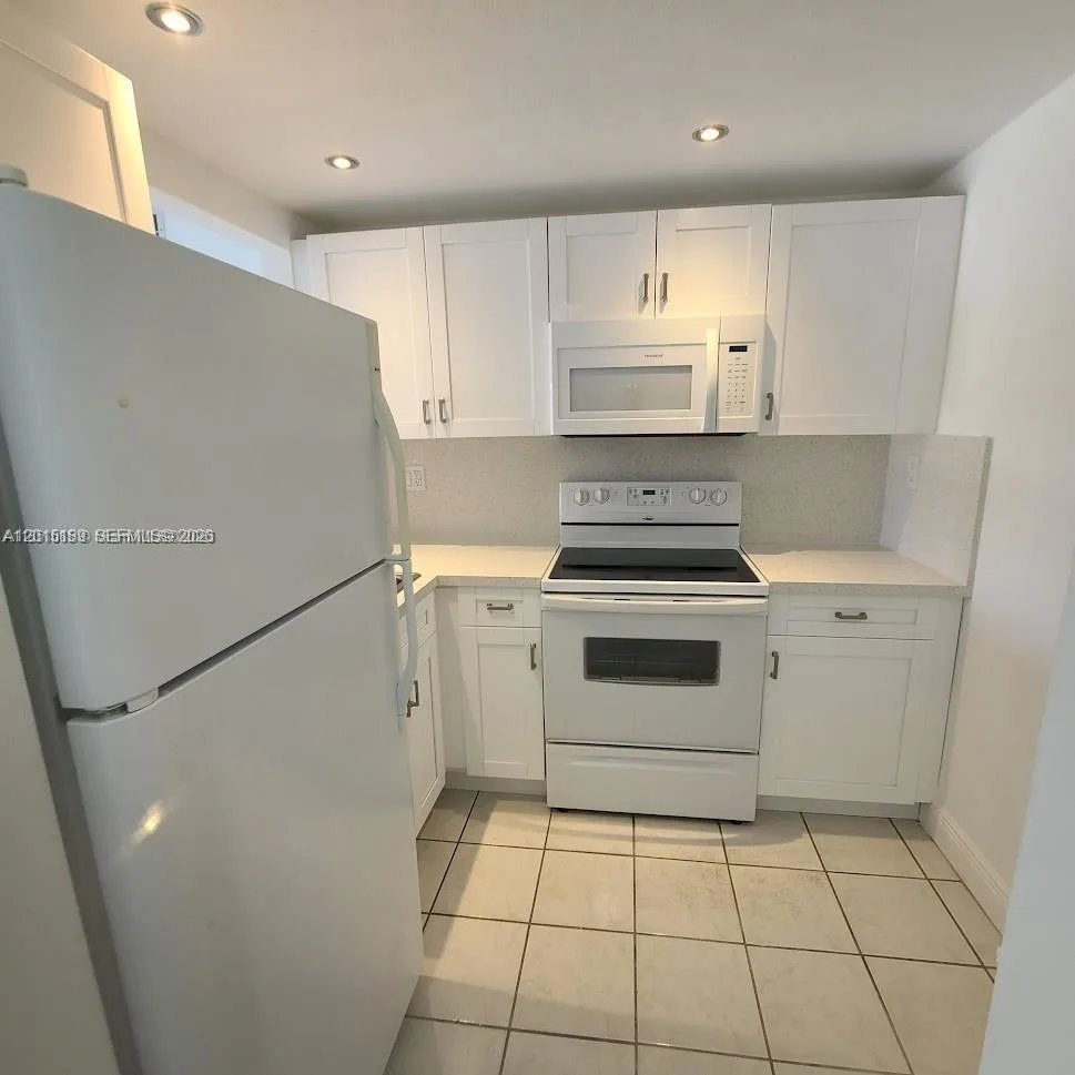 2500 SW 6th St # 303, Miami, FL 33135 photo 3