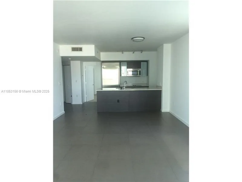 500 Brickell Ave # 3007, Miami, FL 33131 photo 2
