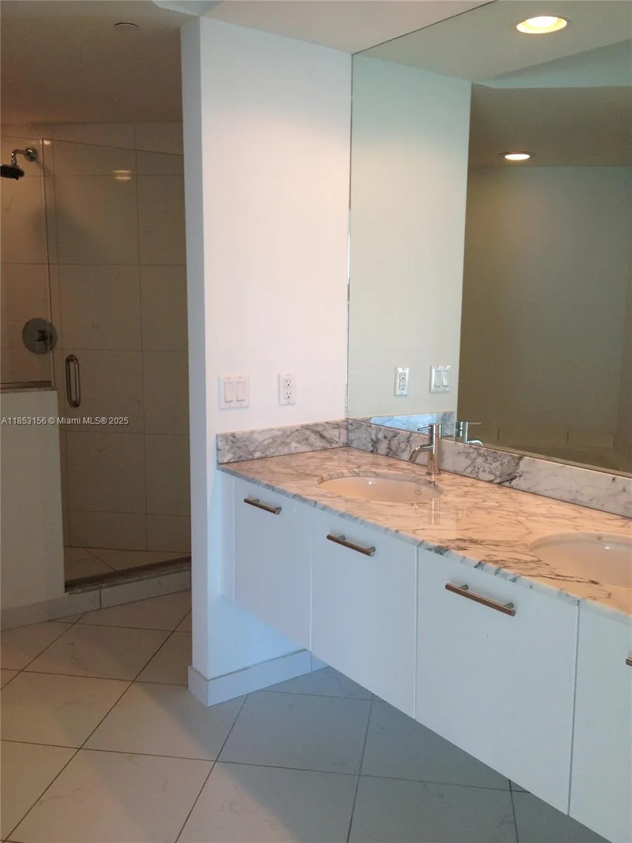 500 Brickell Ave # 3007, Miami, FL 33131 photo 3