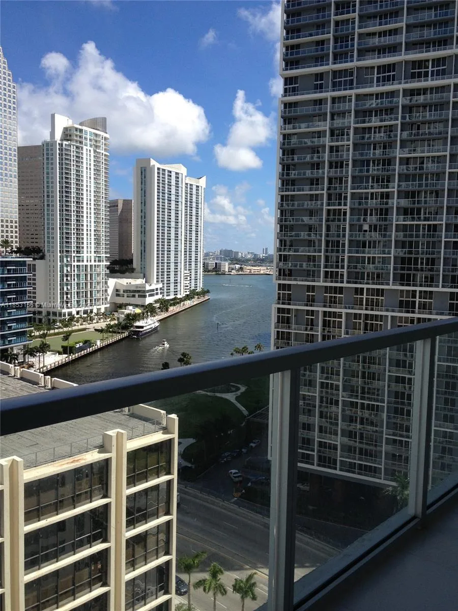 500 Brickell Ave # 3007, Miami, FL 33131 photo 4