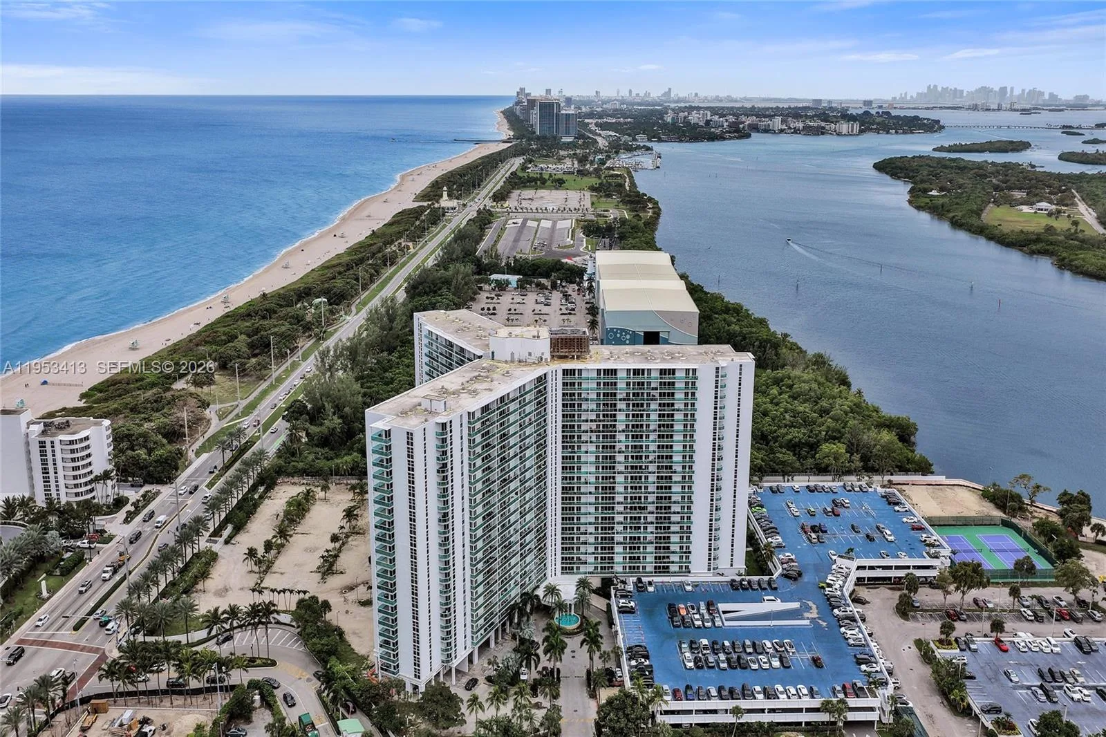 100 Bayview Dr # 1401, Sunny Isles Beach, FL 33160