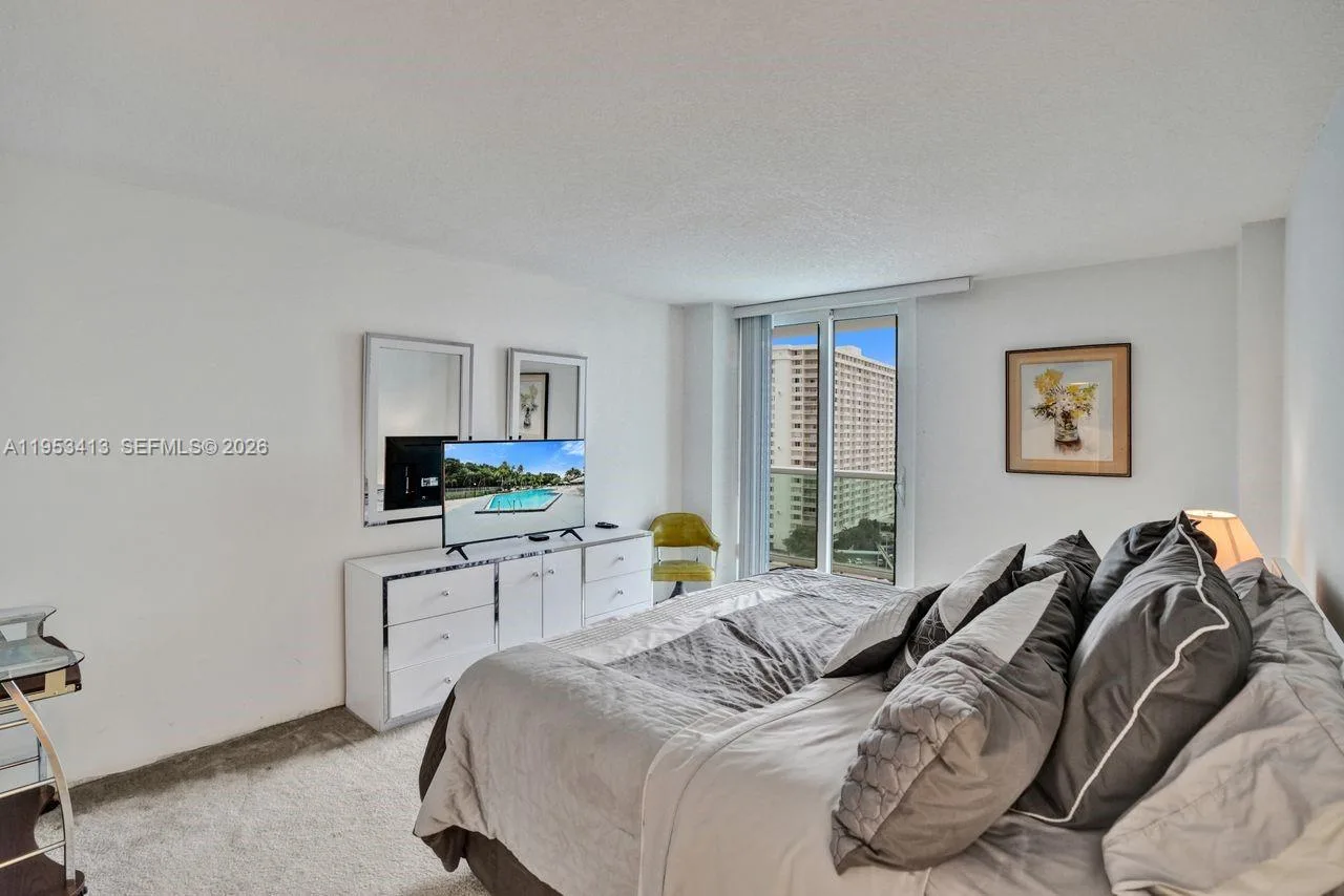 100 Bayview Dr # 1401, Sunny Isles Beach, FL 33160 photo 10