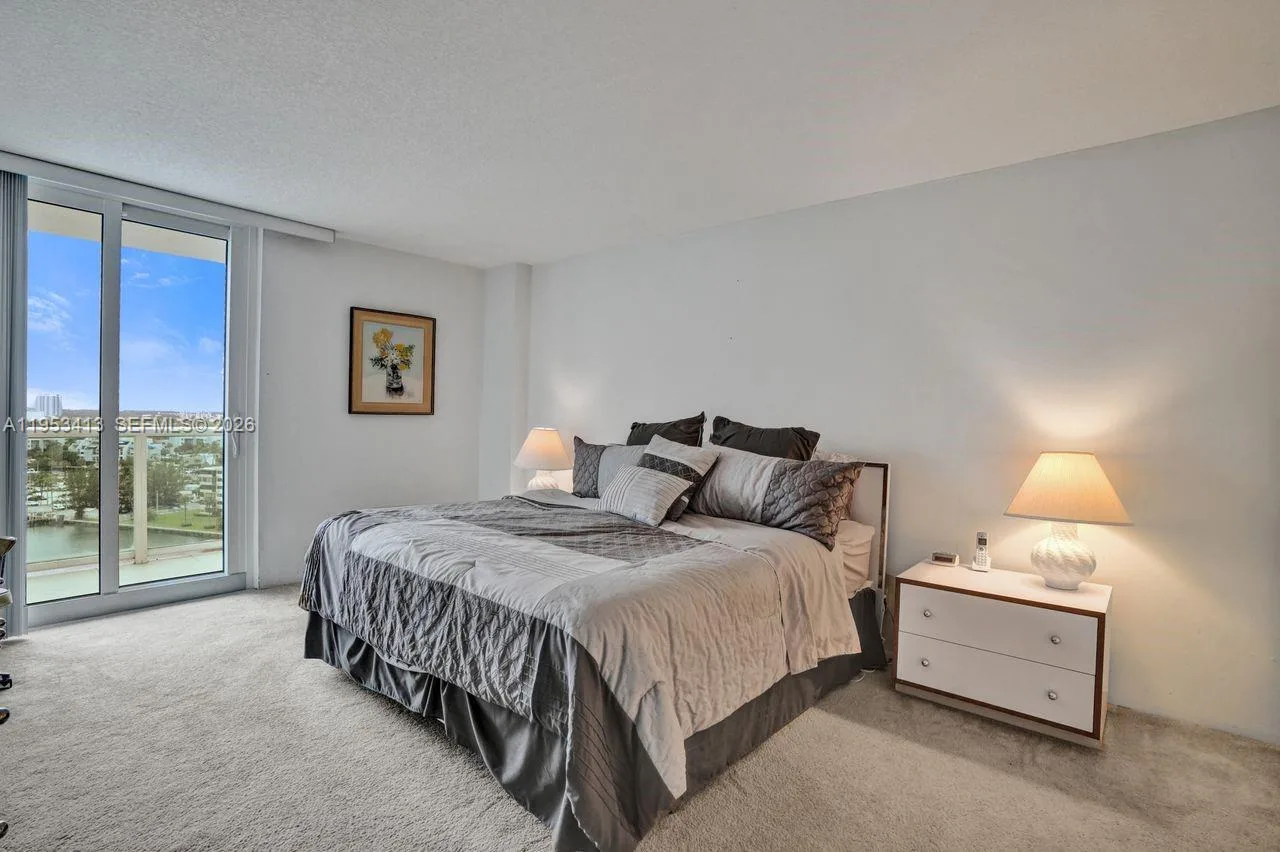 100 Bayview Dr # 1401, Sunny Isles Beach, FL 33160 photo 12