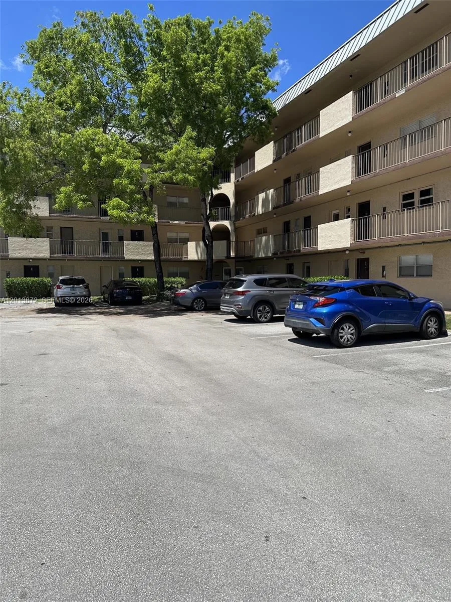 6061 N Falls Cir Dr # 106, Lauderhill, FL 33319