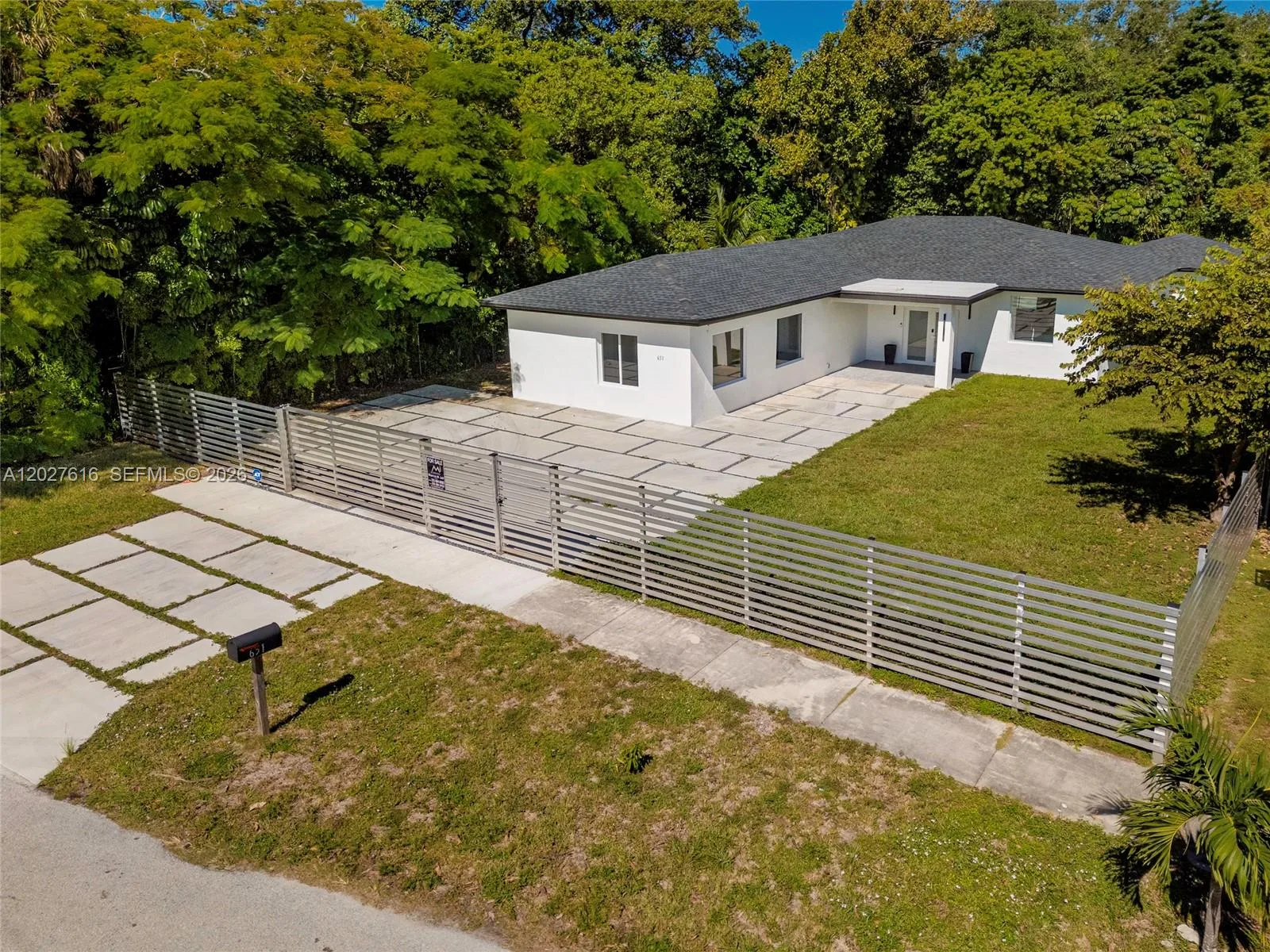 651 NE 172nd St, Miami, FL 33162 photo 2