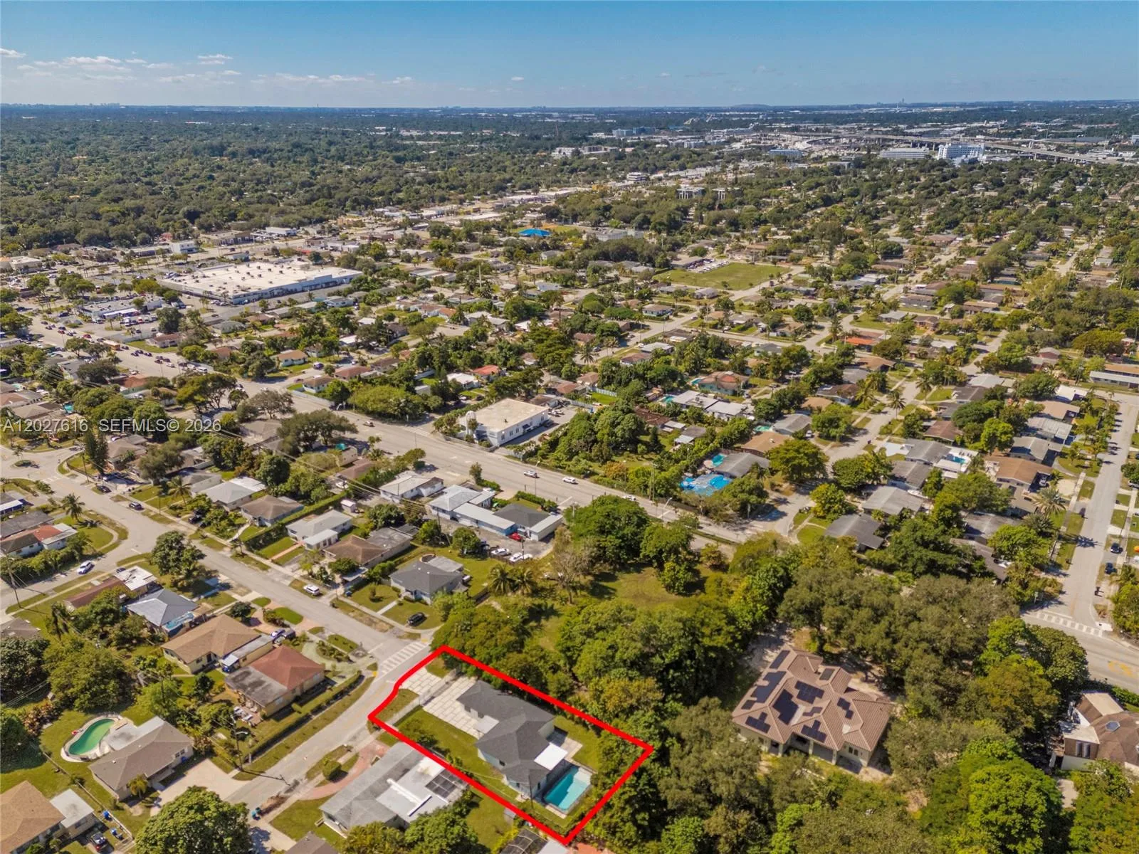 651 NE 172nd St, Miami, FL 33162 photo 4