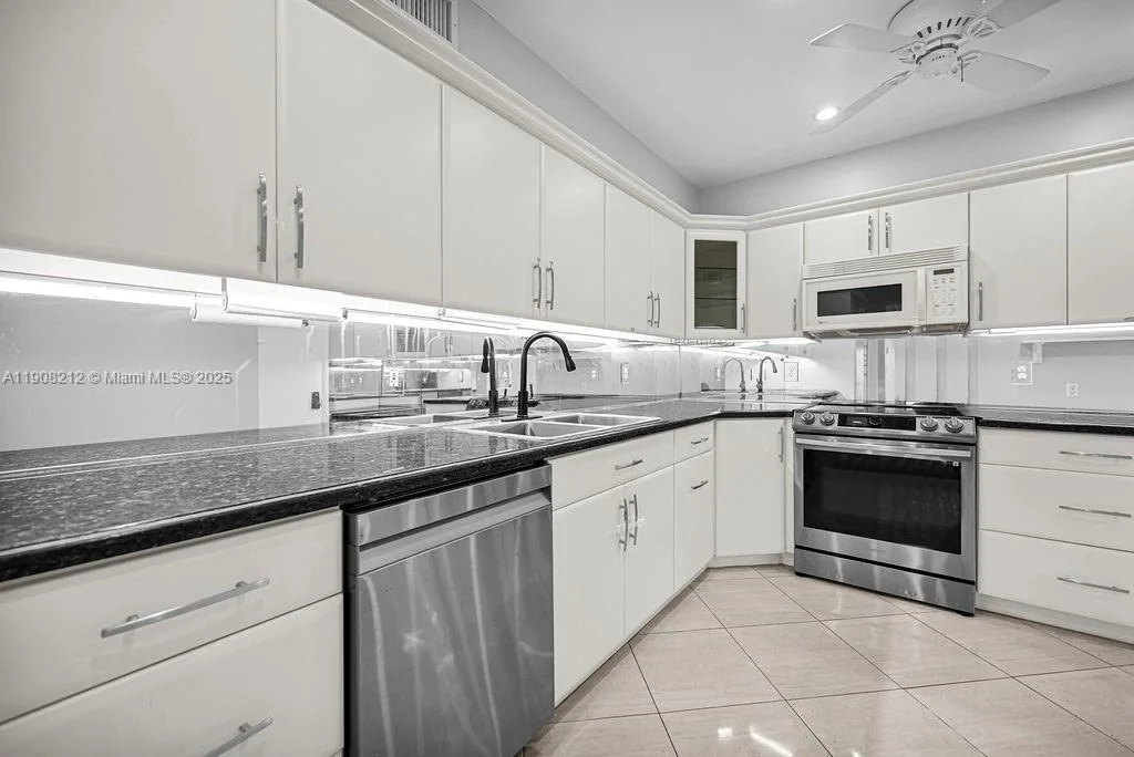 4020 N Hills Dr # 2, Hollywood, FL 33021 photo 4