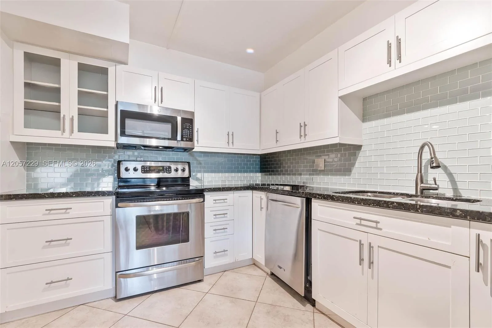 325 Lakeview Dr # 102, Weston, FL 33326 photo 3