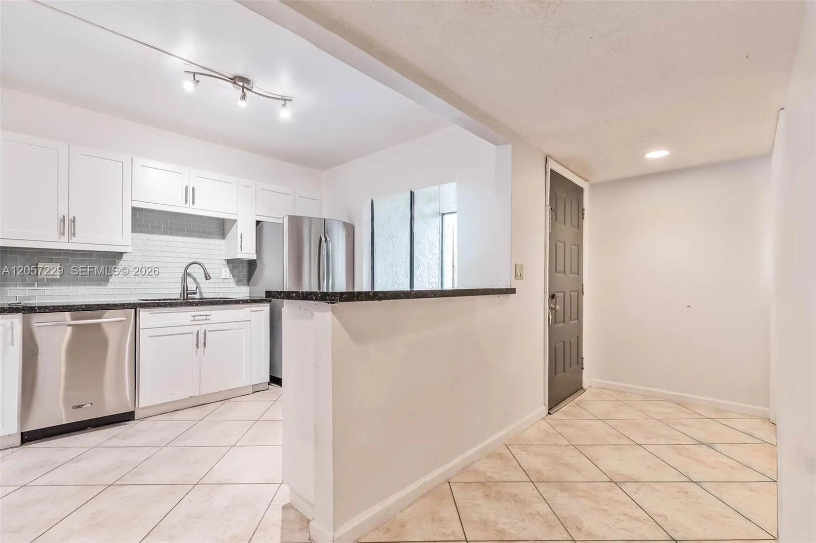 325 Lakeview Dr # 102, Weston, FL 33326 photo 4