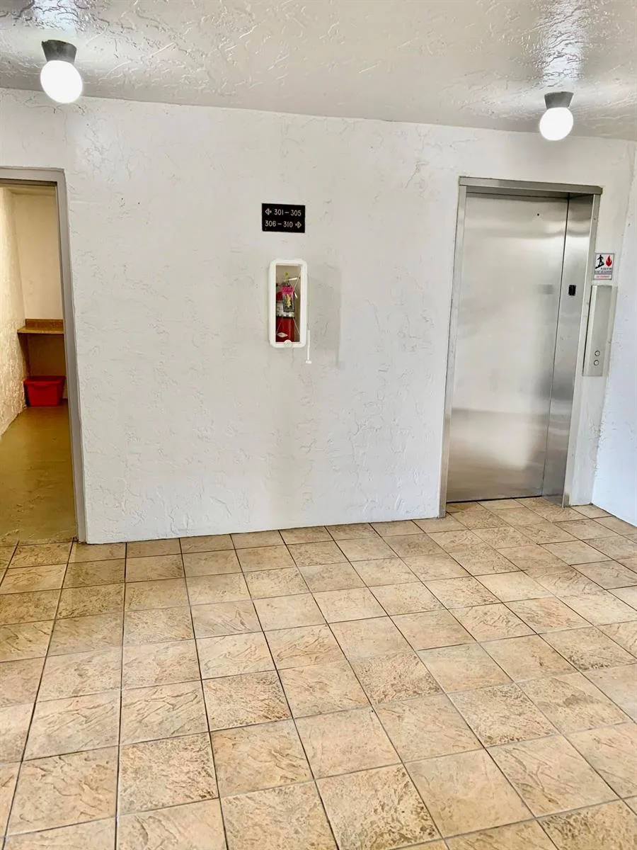 3100 W ROLLING HILLS Circle # 309, Davie, FL 33328 photo 8