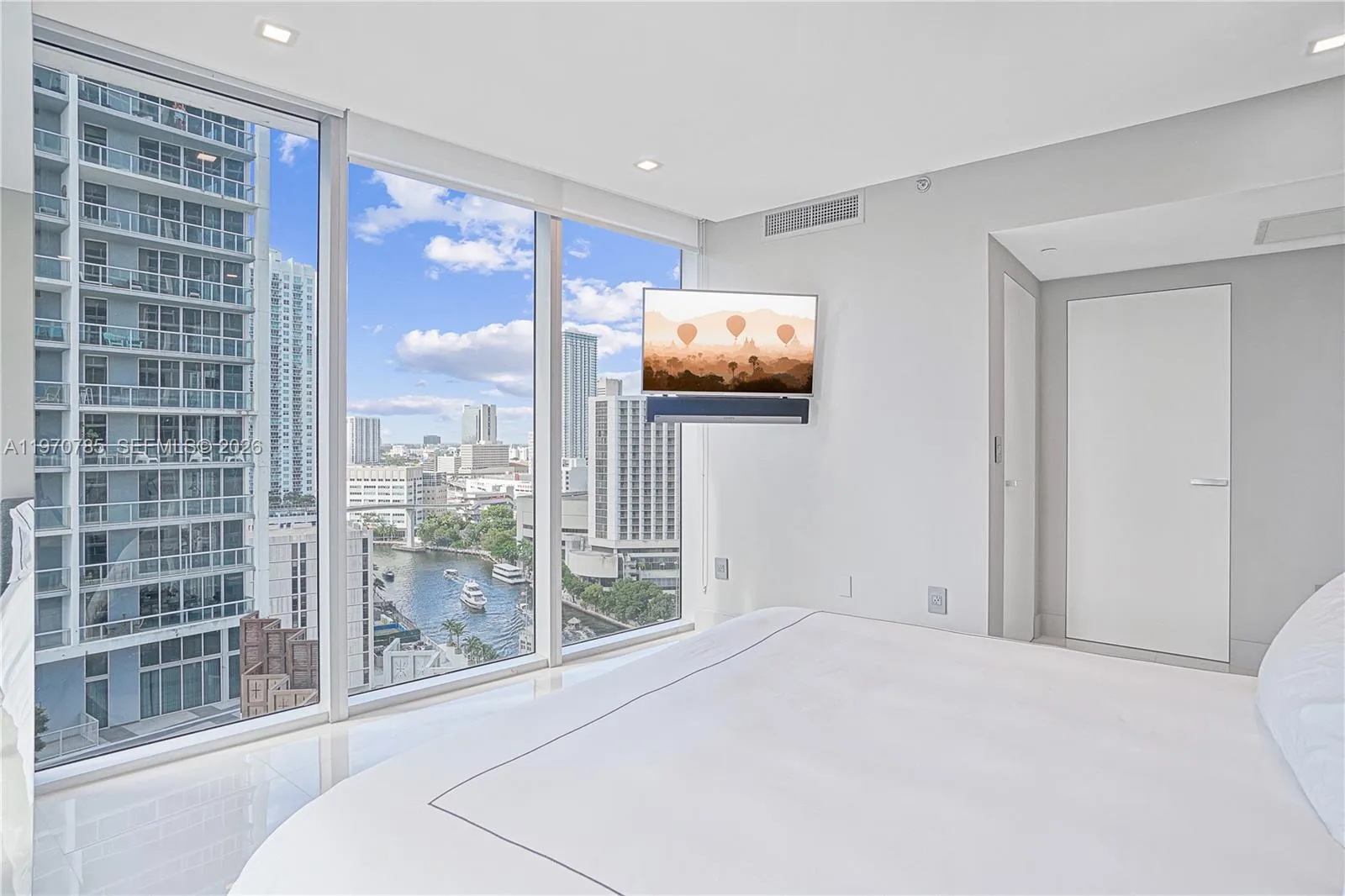 475 Brickell Ave # 1913, Miami, FL 33131