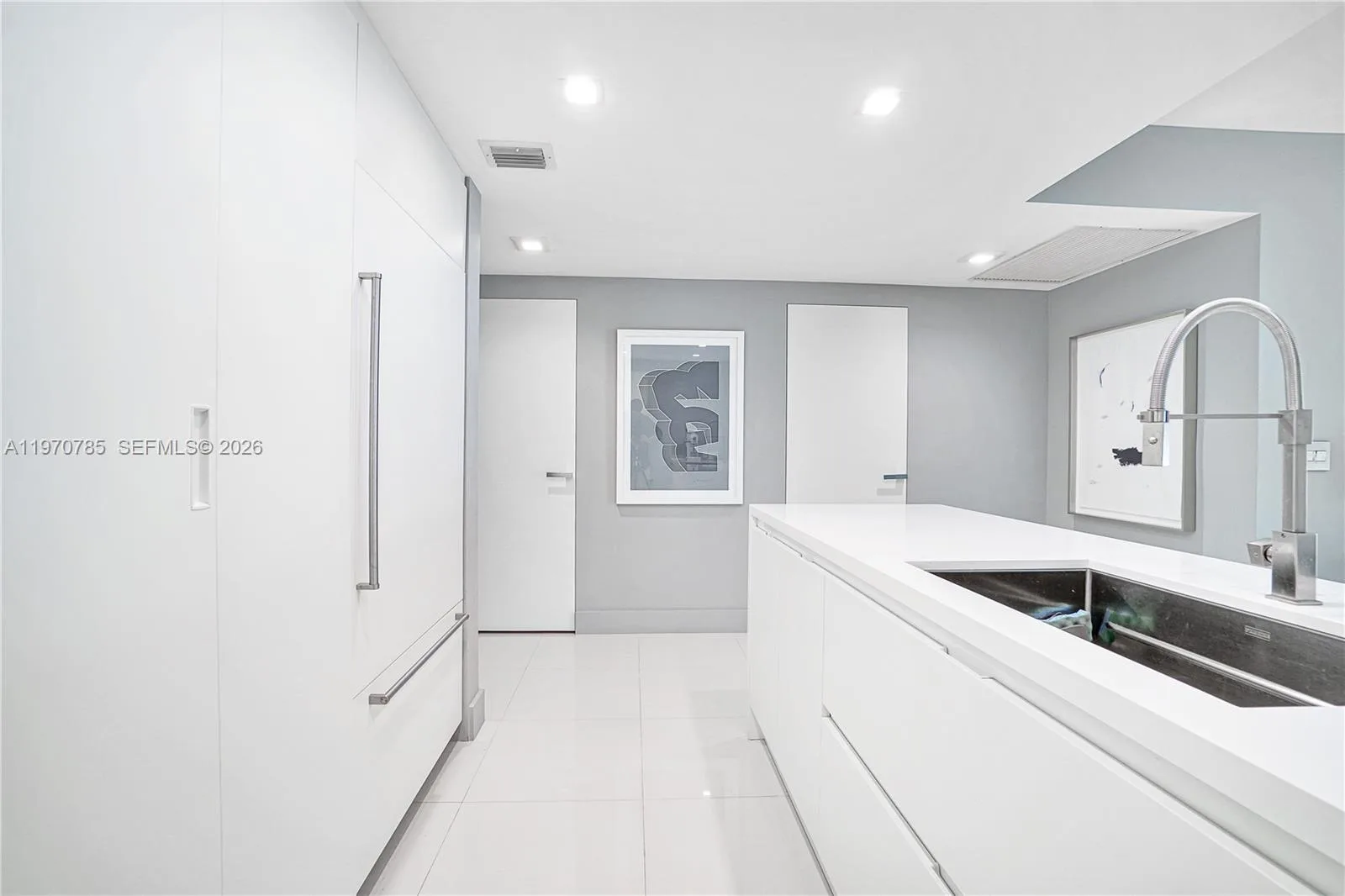 475 Brickell Ave # 1913, Miami, FL 33131 photo 2