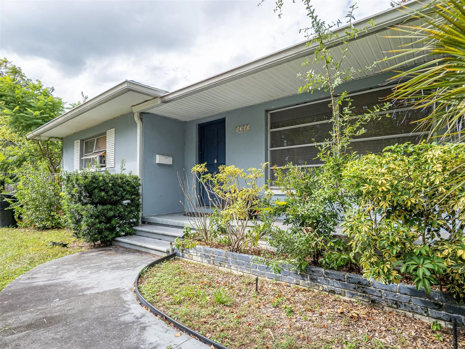 8201 YARDLEY AVE N, St Petersburg, FL 33710