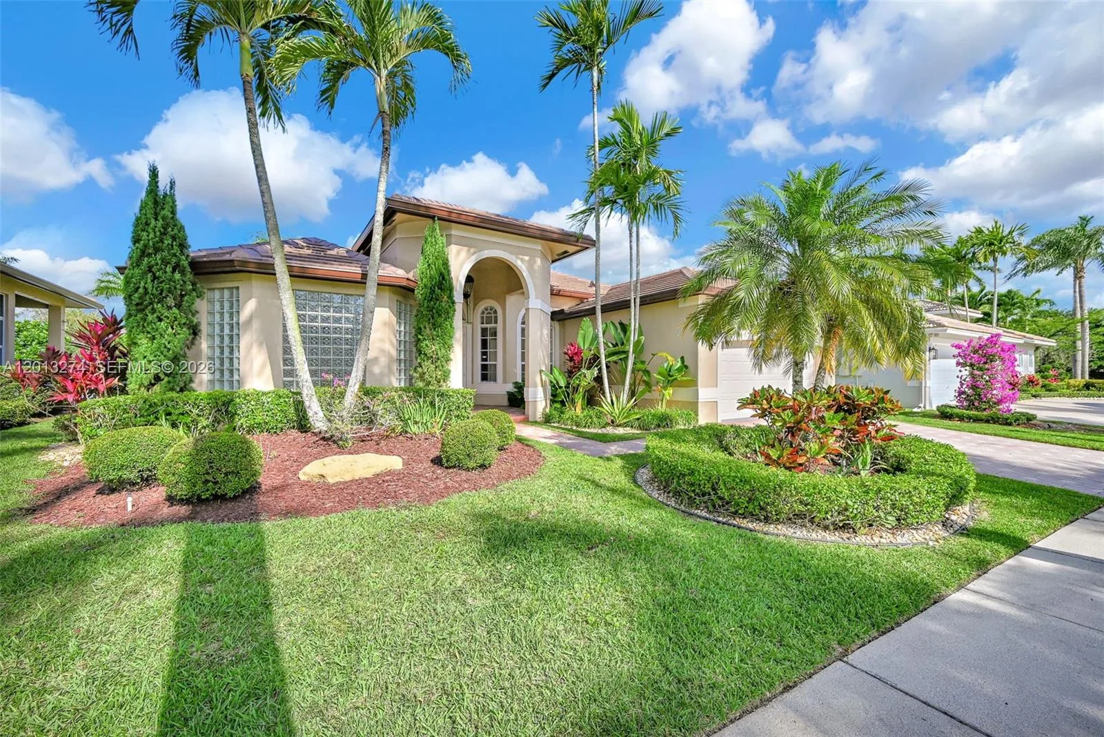 2553 Jardin Manor, Weston, FL 33327
