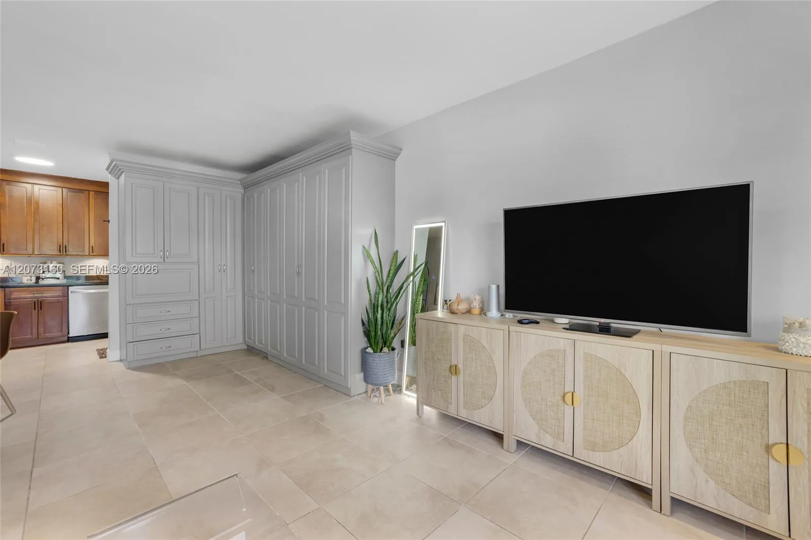 2445 Lake Pancoast Dr # 4, Miami Beach, FL 33140 photo 12