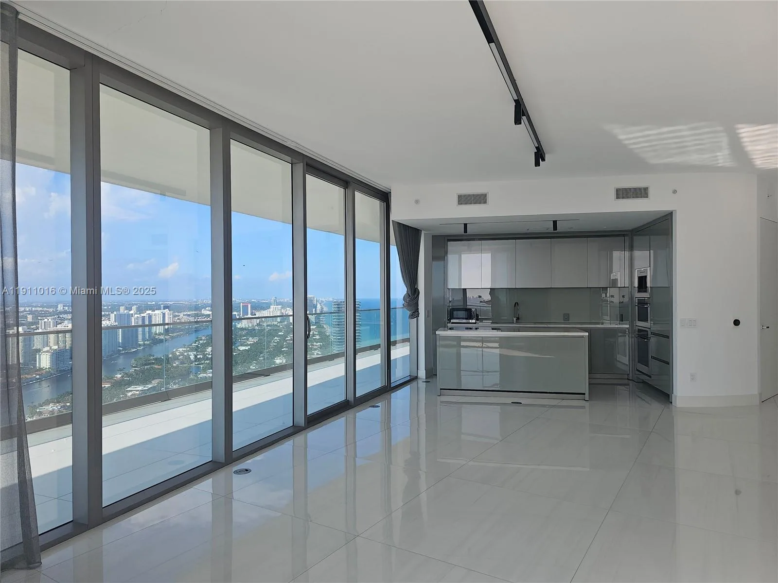 18975 Collins Ave # 4605, Sunny Isles Beach, FL 33160 photo 11