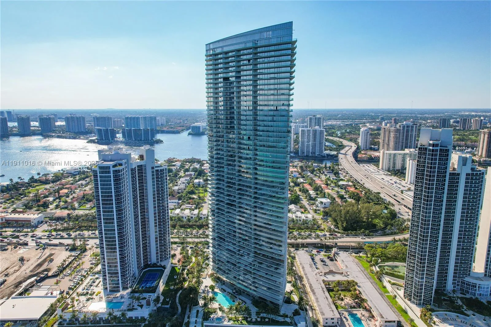 18975 Collins Ave # 4605, Sunny Isles Beach, FL 33160 photo 2