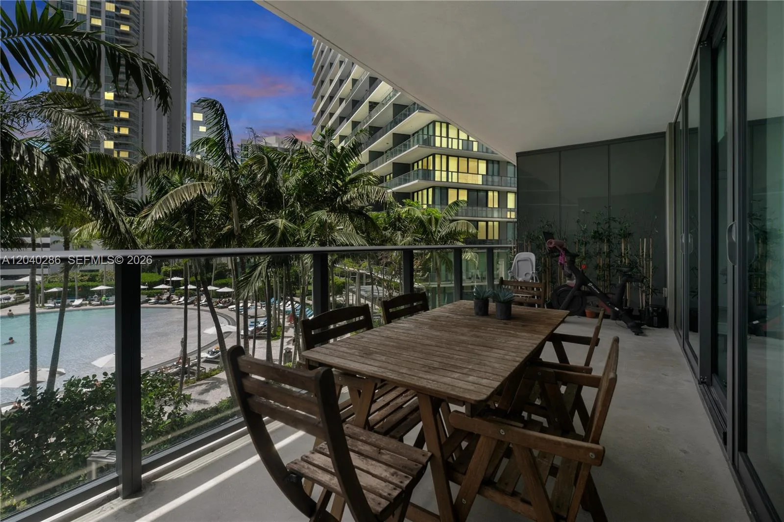 650 NE 32nd St # 703, Miami, FL 33137