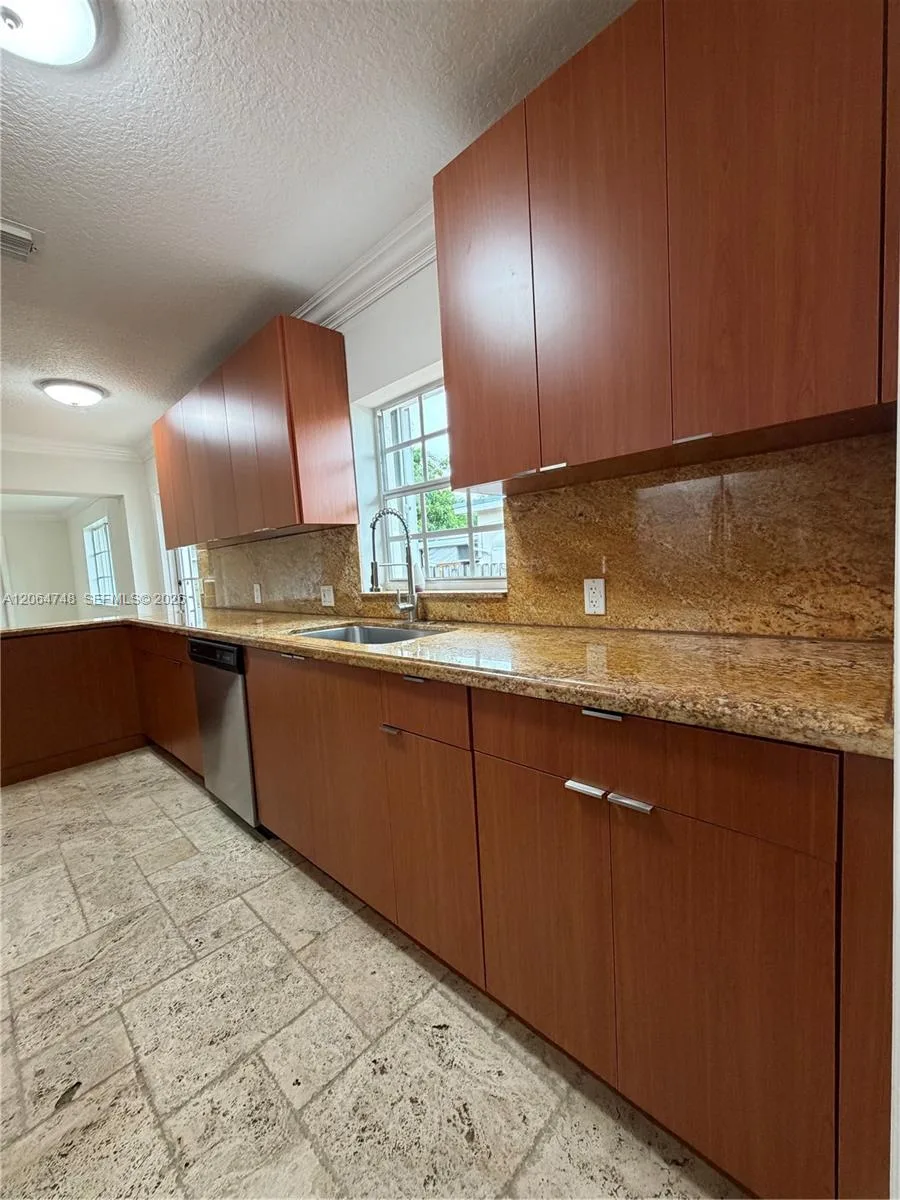 6746 SW 32nd Ter, Miami, FL 33155 photo 10