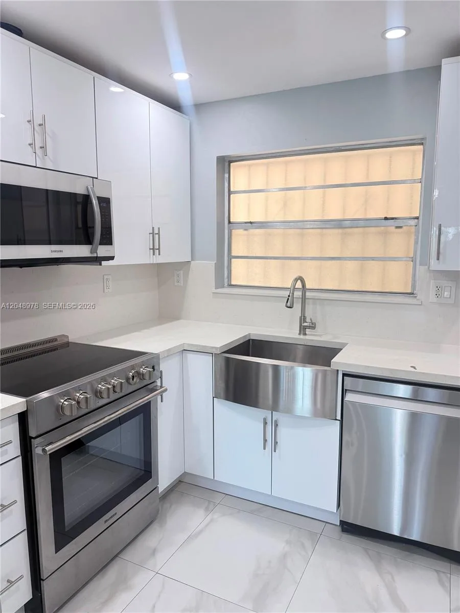 453 SW 2nd St # 306C, Miami, FL 33130