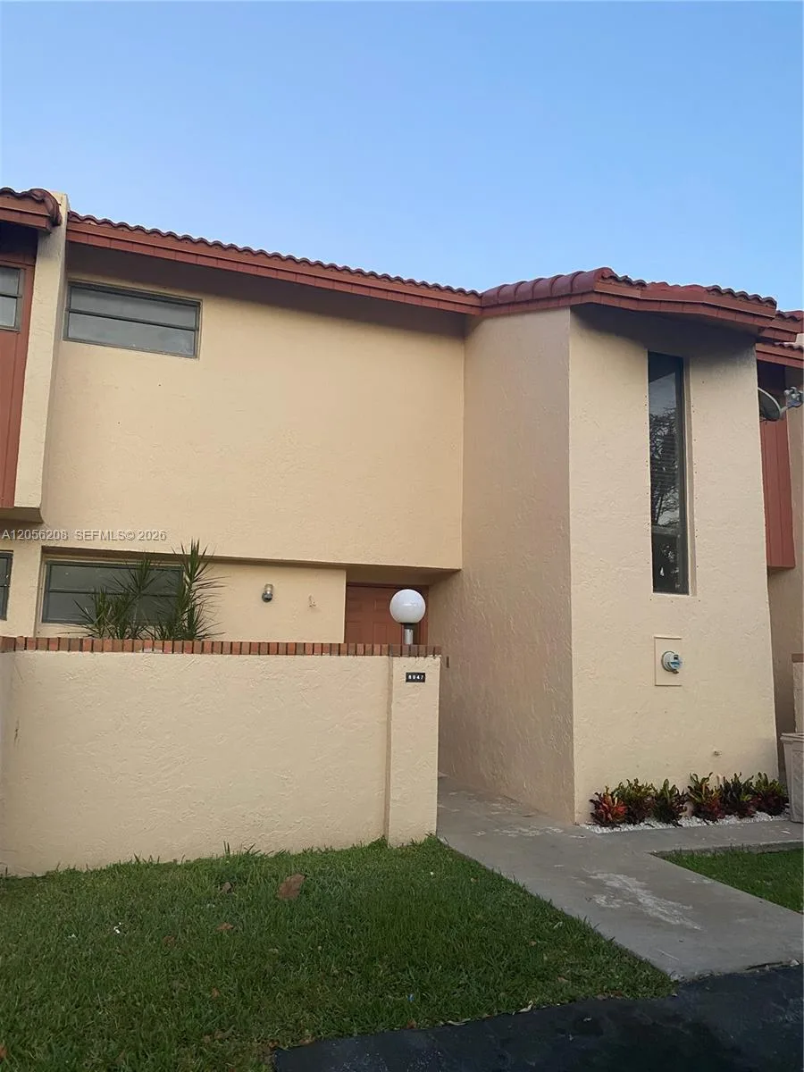 8947 SW 149th Pl, Miami, FL 33196 photo 2
