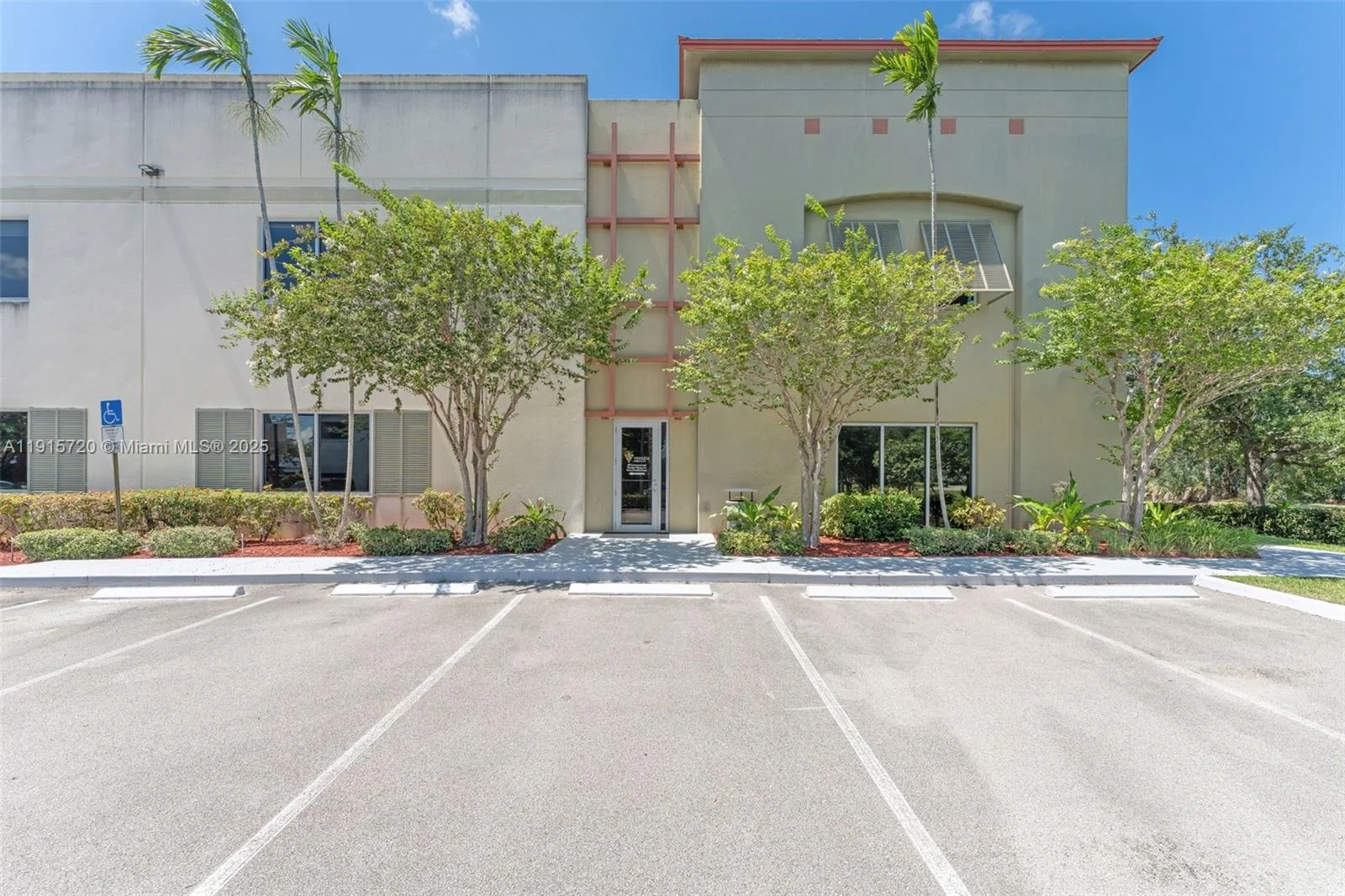 6850 Lyons Technology Cir, Coconut Creek, FL 33073