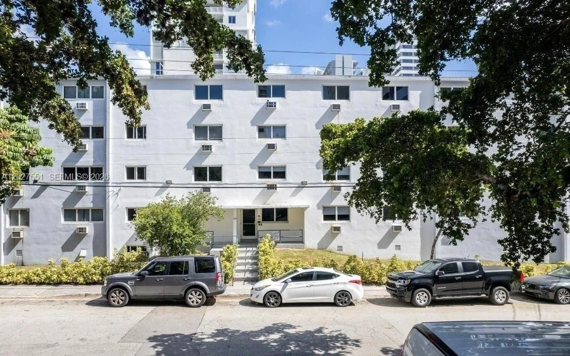 143 SW 9th St # 304, Miami, FL 33130
