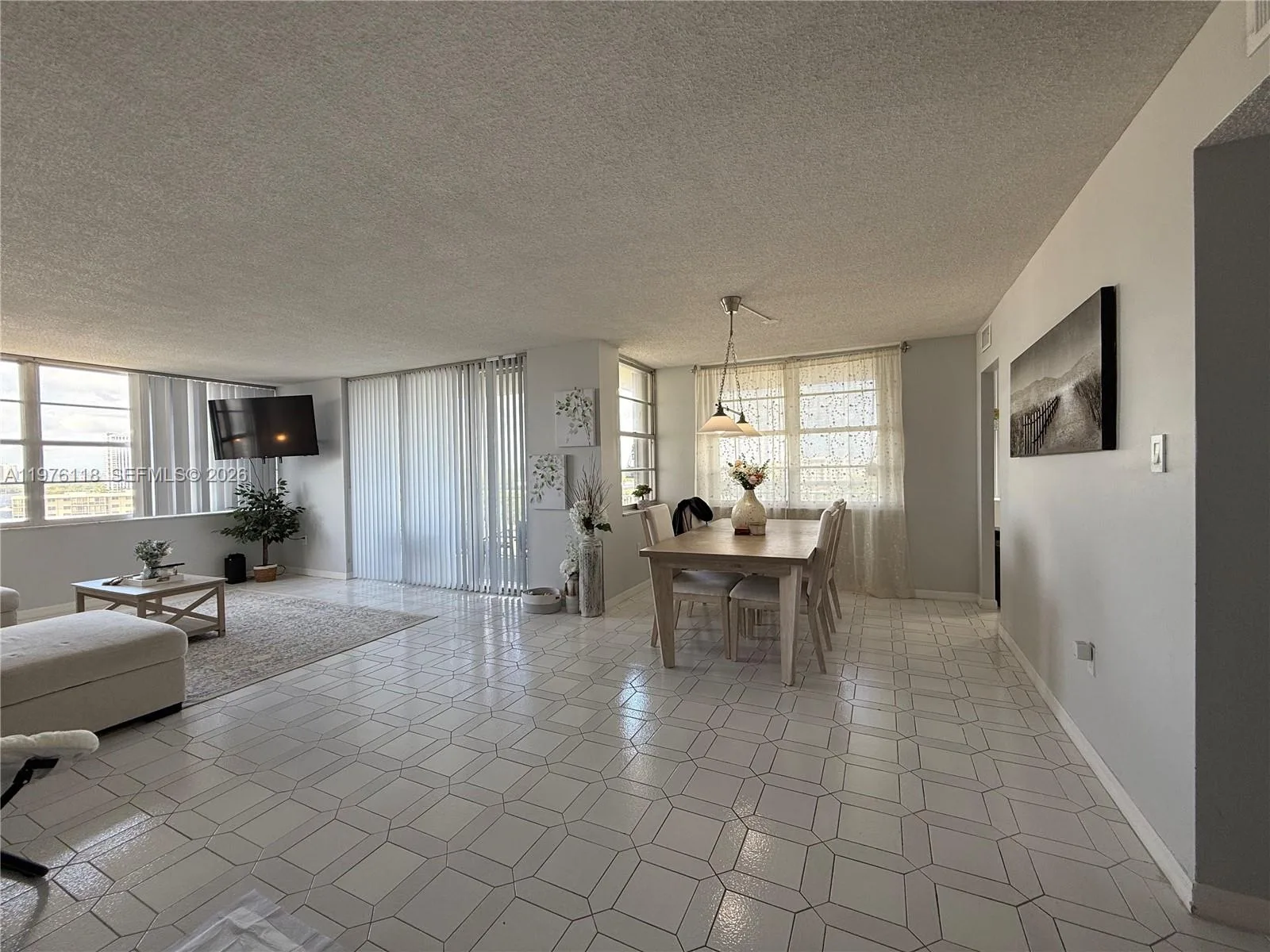 18011 Biscayne Blvd # 805, Aventura, FL 33160 photo 2