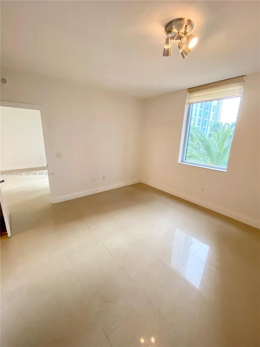 1060 Brickell Ave # 1413, Miami, FL 33131 photo 11