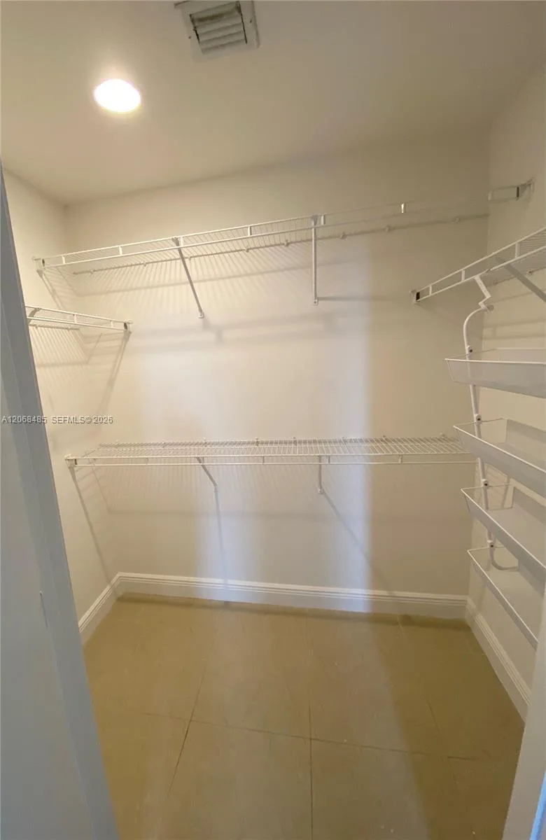 1060 Brickell Ave # 1413, Miami, FL 33131 photo 12