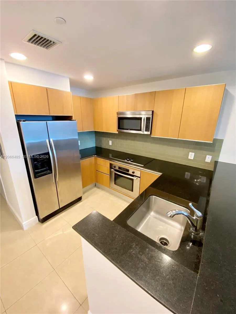 1060 Brickell Ave # 1413, Miami, FL 33131 photo 3
