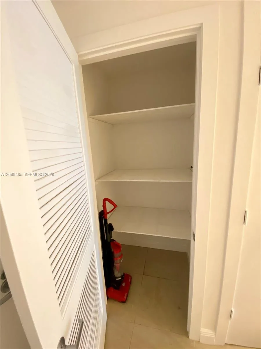 1060 Brickell Ave # 1413, Miami, FL 33131 photo 5