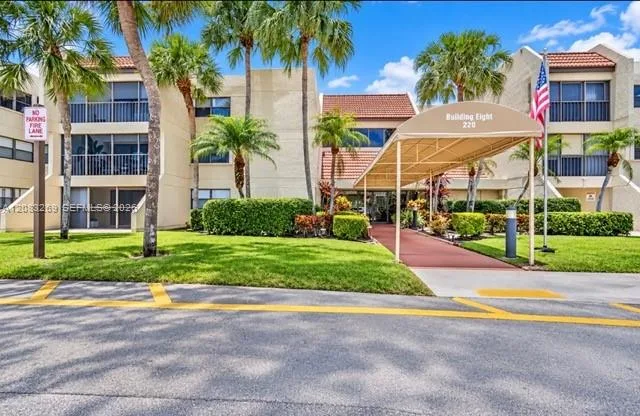 220 Lakeview Dr # 101, Weston, FL 33326