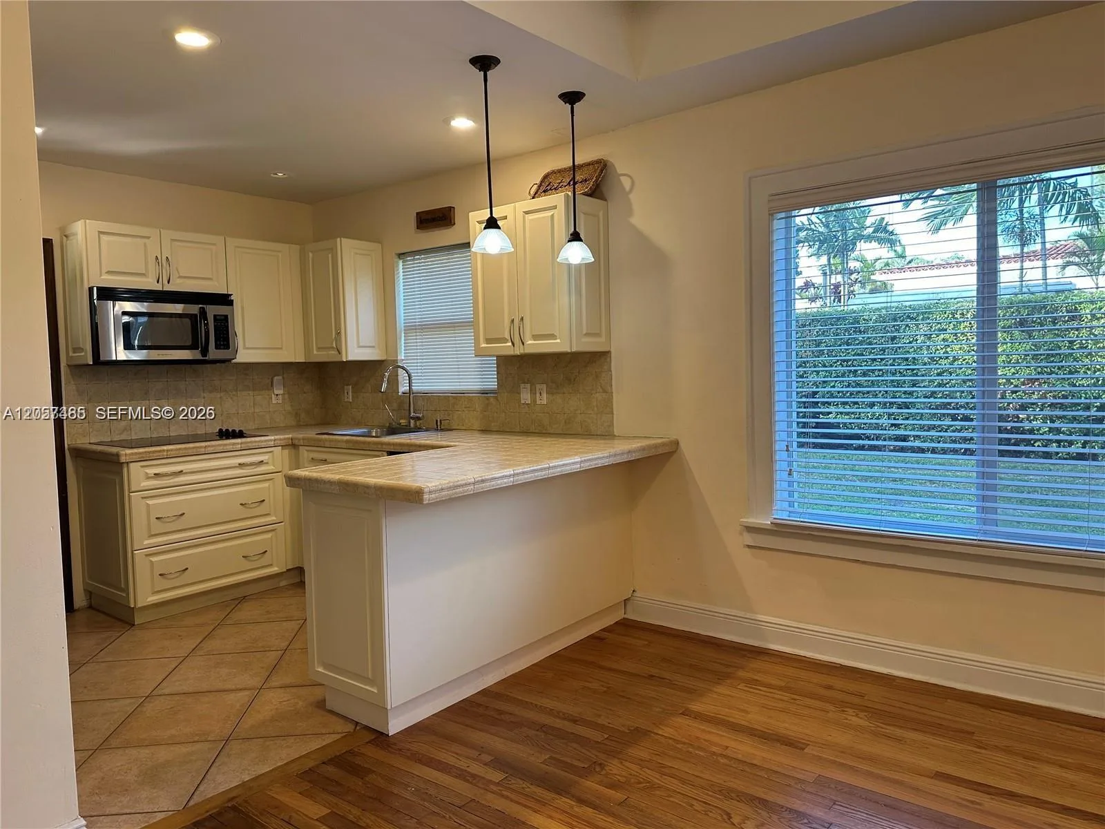 232 E De Leon Dr # 232, Miami Springs, FL 33166 photo 2