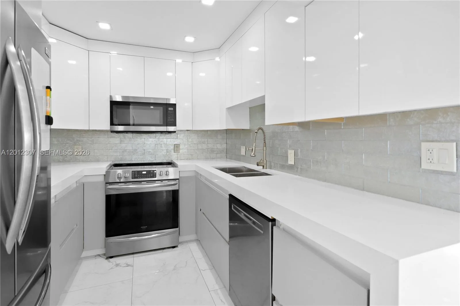3675 N Country Club Dr # 2008, Aventura, FL 33180 photo 13