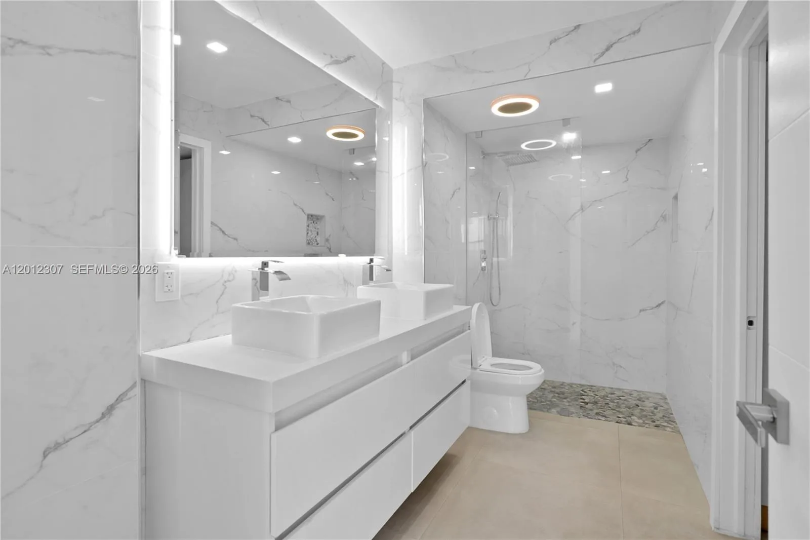 3675 N Country Club Dr # 2008, Aventura, FL 33180 photo 4