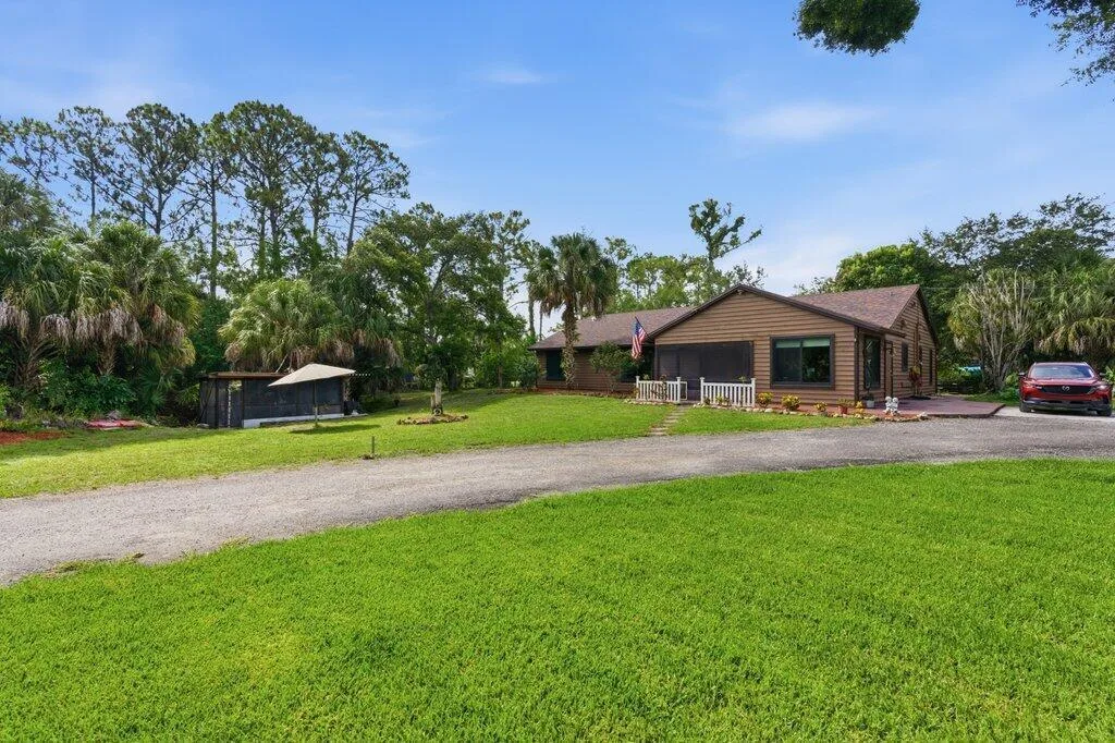 16888 Hialeah Drive W, FL 33470
