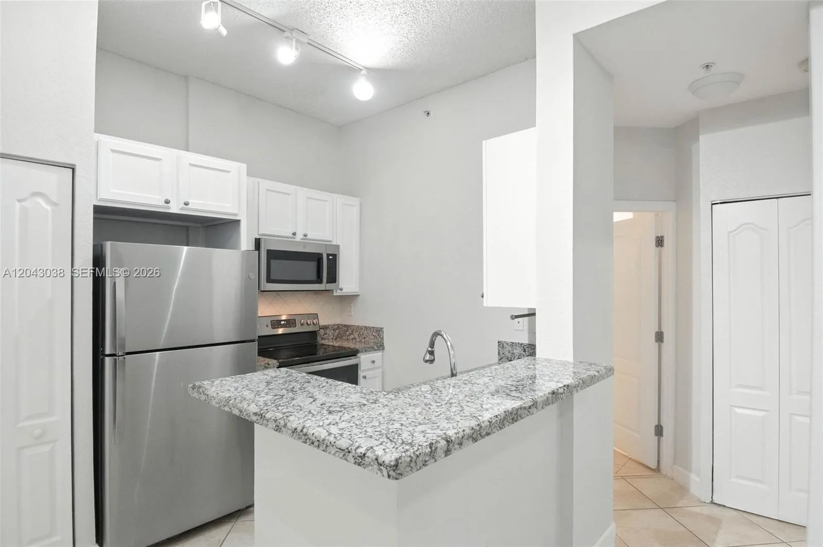6001 SW 70th St # 108, South Miami, FL 33143
