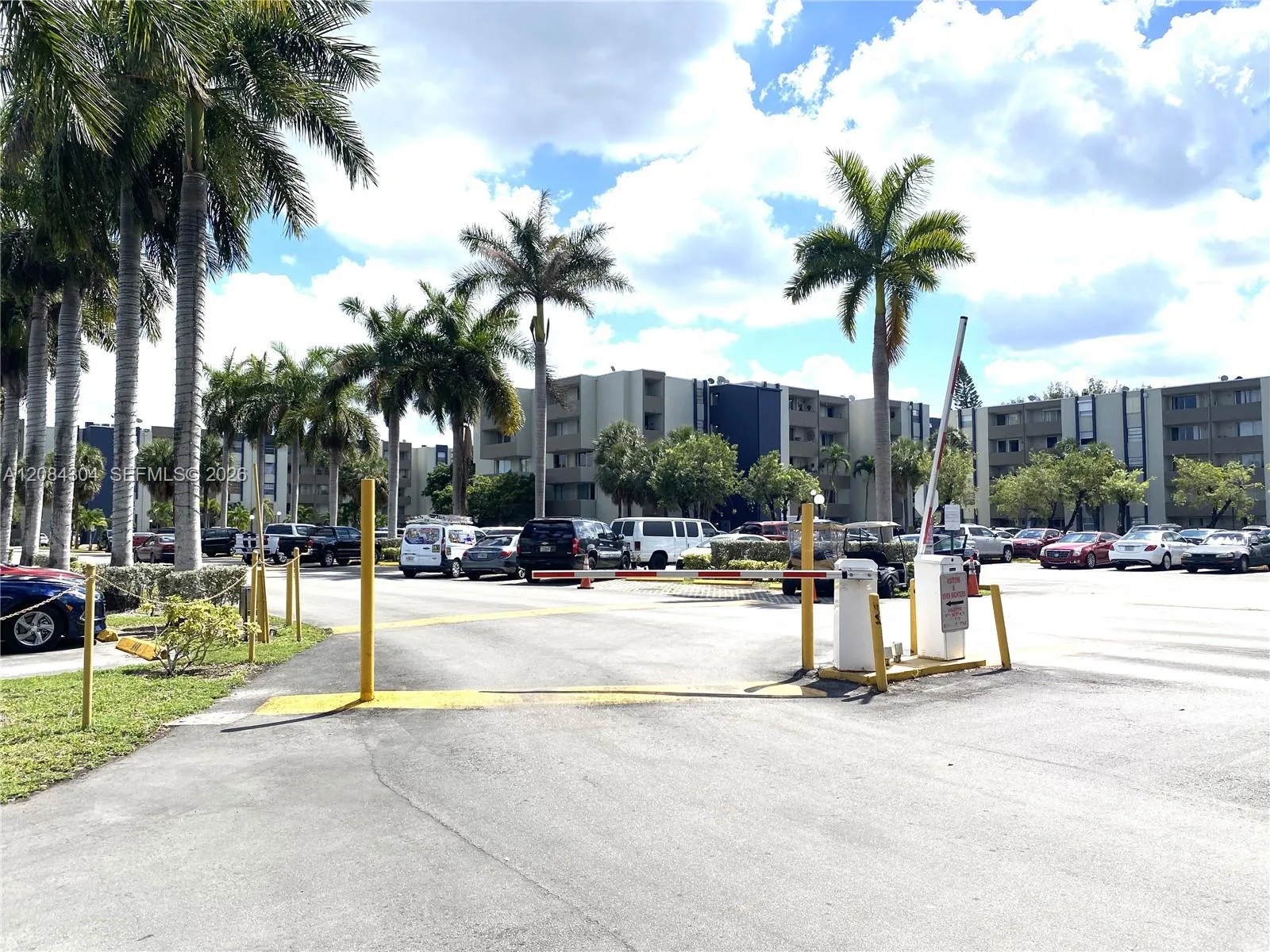 10000 NW 80 Ct # 2537, Hialeah Gardens, FL 33016