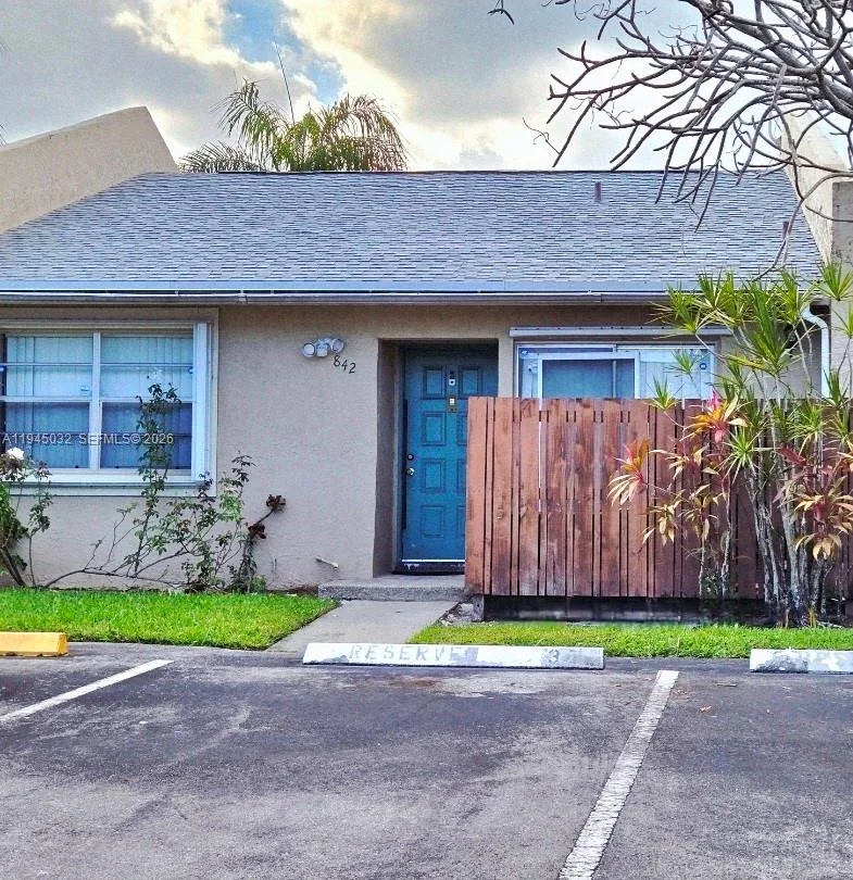 842 Banks Rd, Coconut Creek, FL 33063