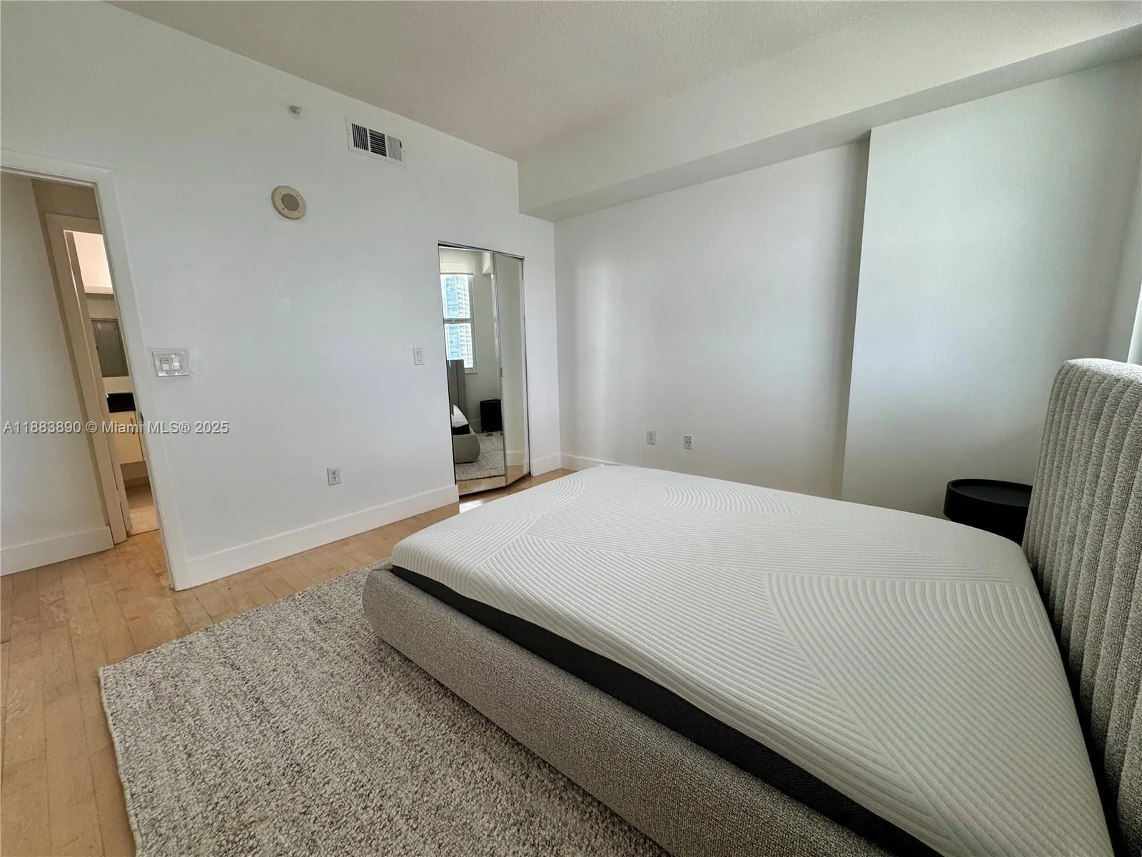 31 SE 5th St # 3817, Miami, FL 33131 photo 12