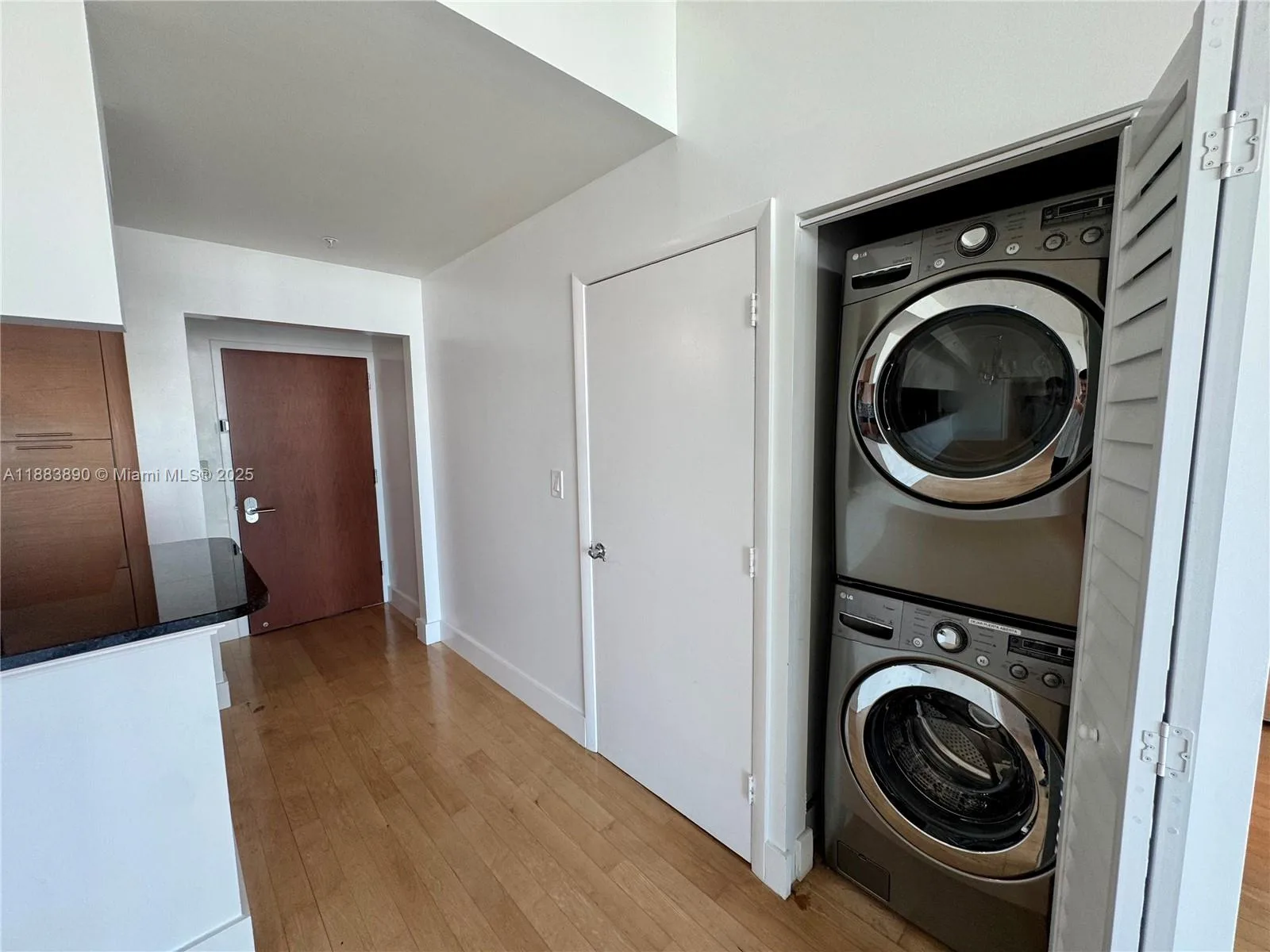 31 SE 5th St # 3817, Miami, FL 33131 photo 8
