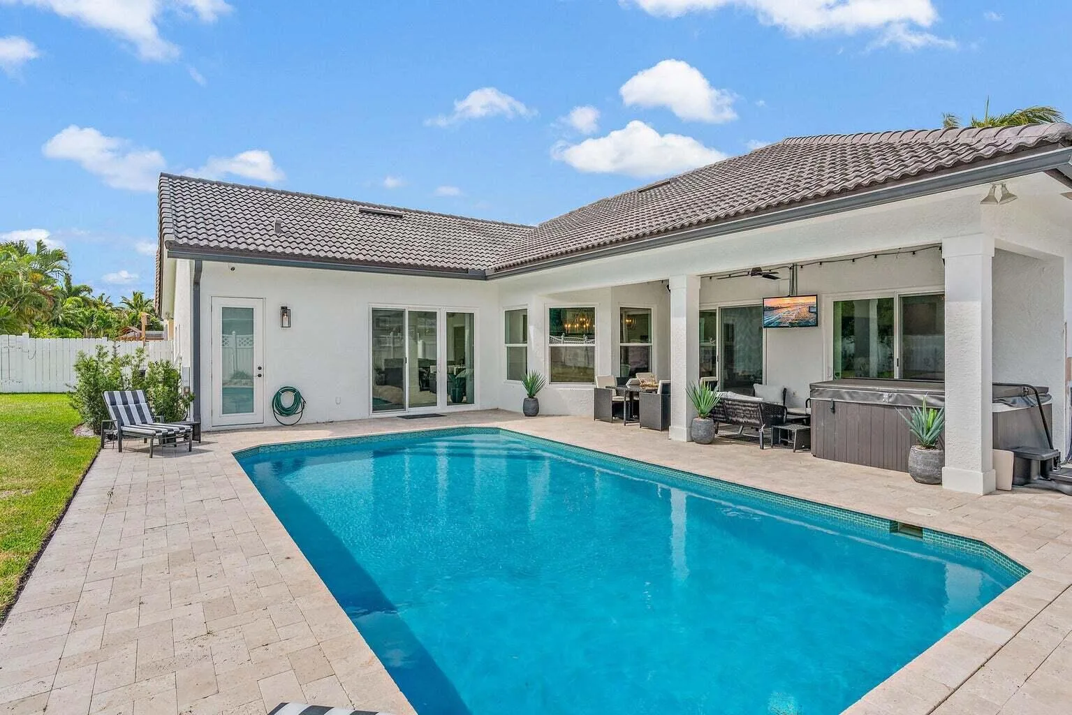 596 N Cypress Drive, Tequesta, FL 33469 photo 2