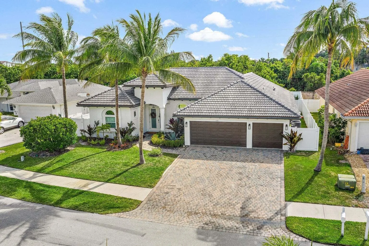 596 N Cypress Drive, Tequesta, FL 33469 photo 3