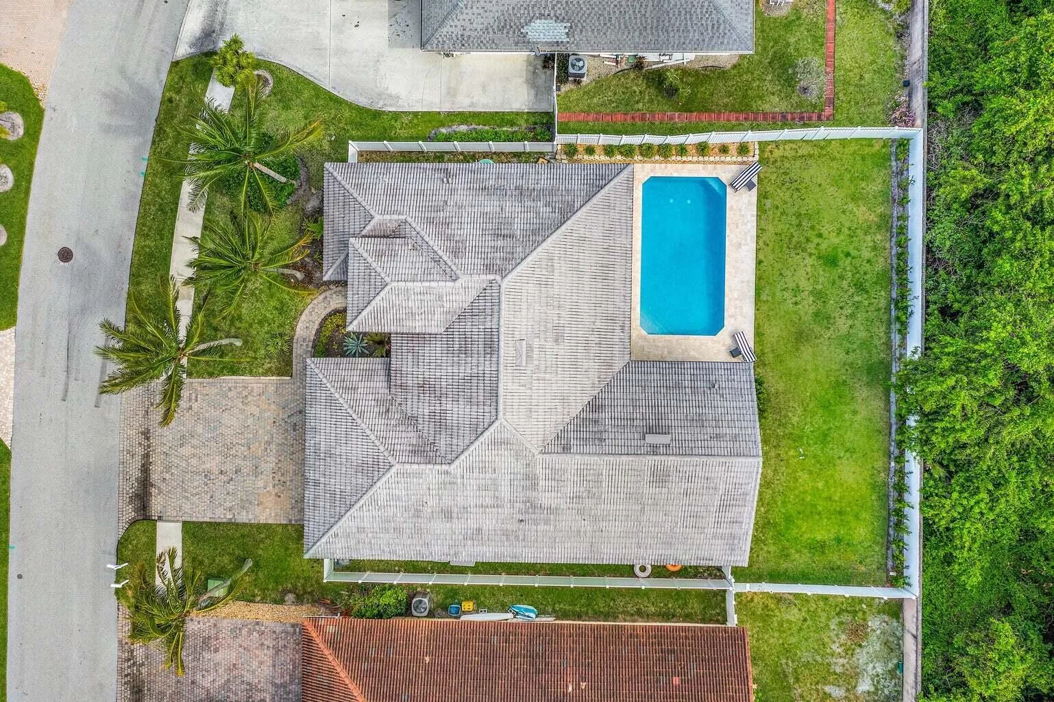596 N Cypress Drive, Tequesta, FL 33469 photo 4