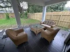 613 NW 10th St, Hallandale Beach, FL 33009 photo 4