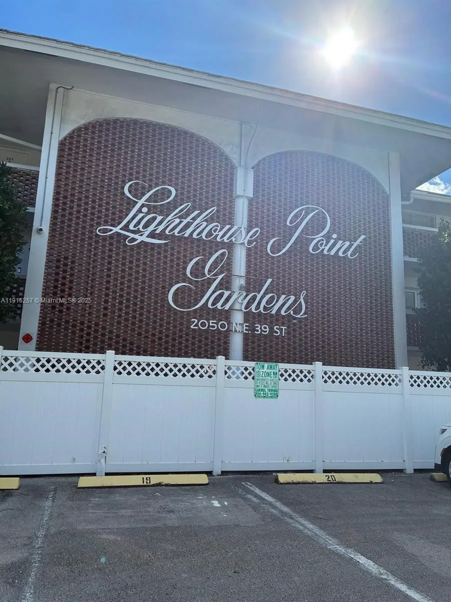 2050 NE 39th St # 311 NORTH, Lighthouse Point, FL 33064
